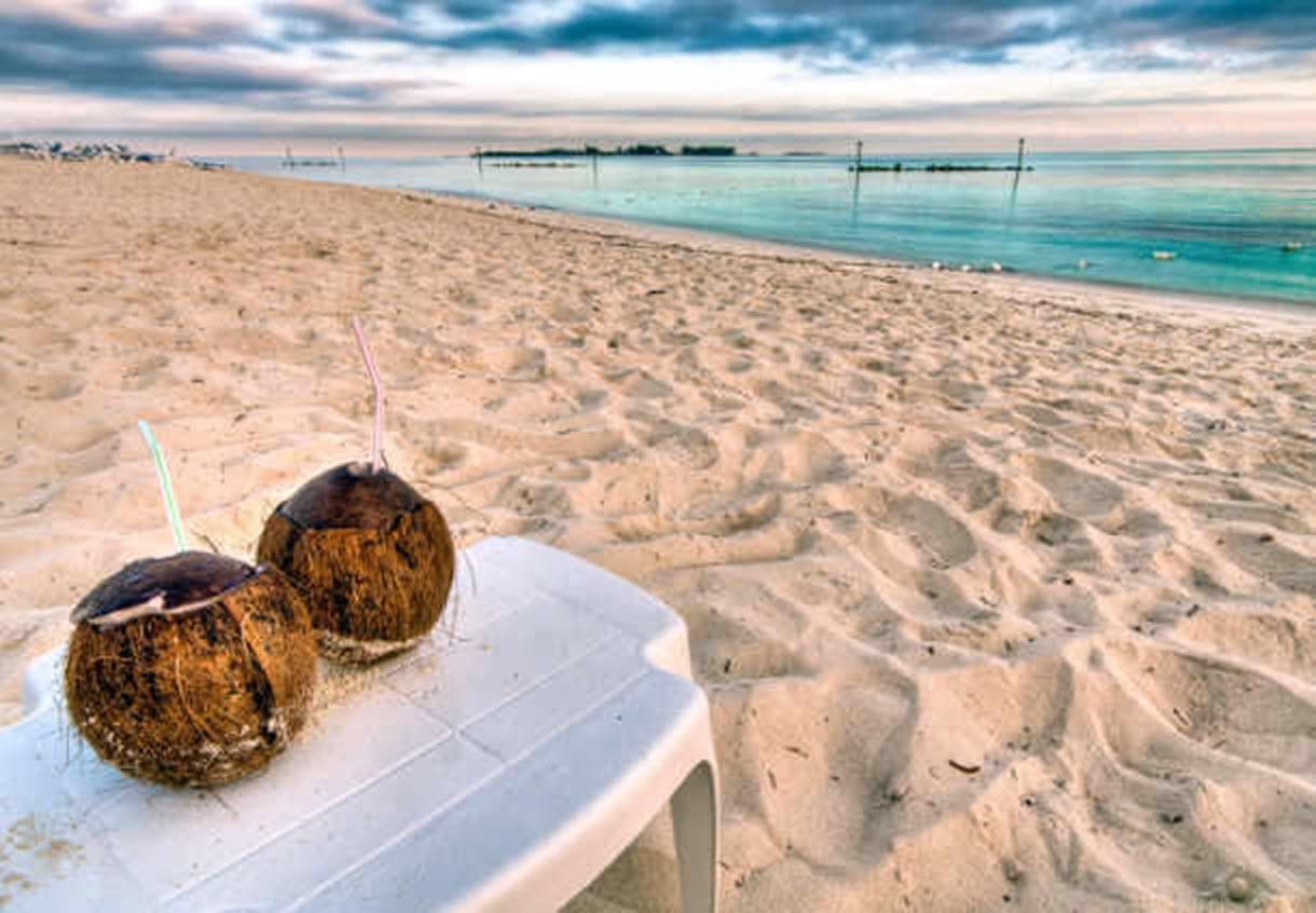 Courtyard By Marriott Nassau Downtown/Junkanoo Beach Exterior foto
