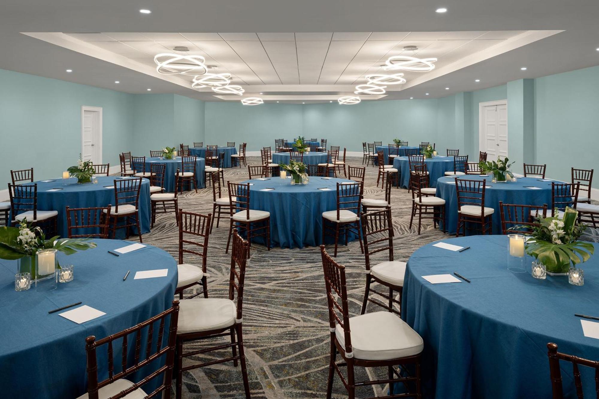 Courtyard By Marriott Nassau Downtown/Junkanoo Beach Exterior foto