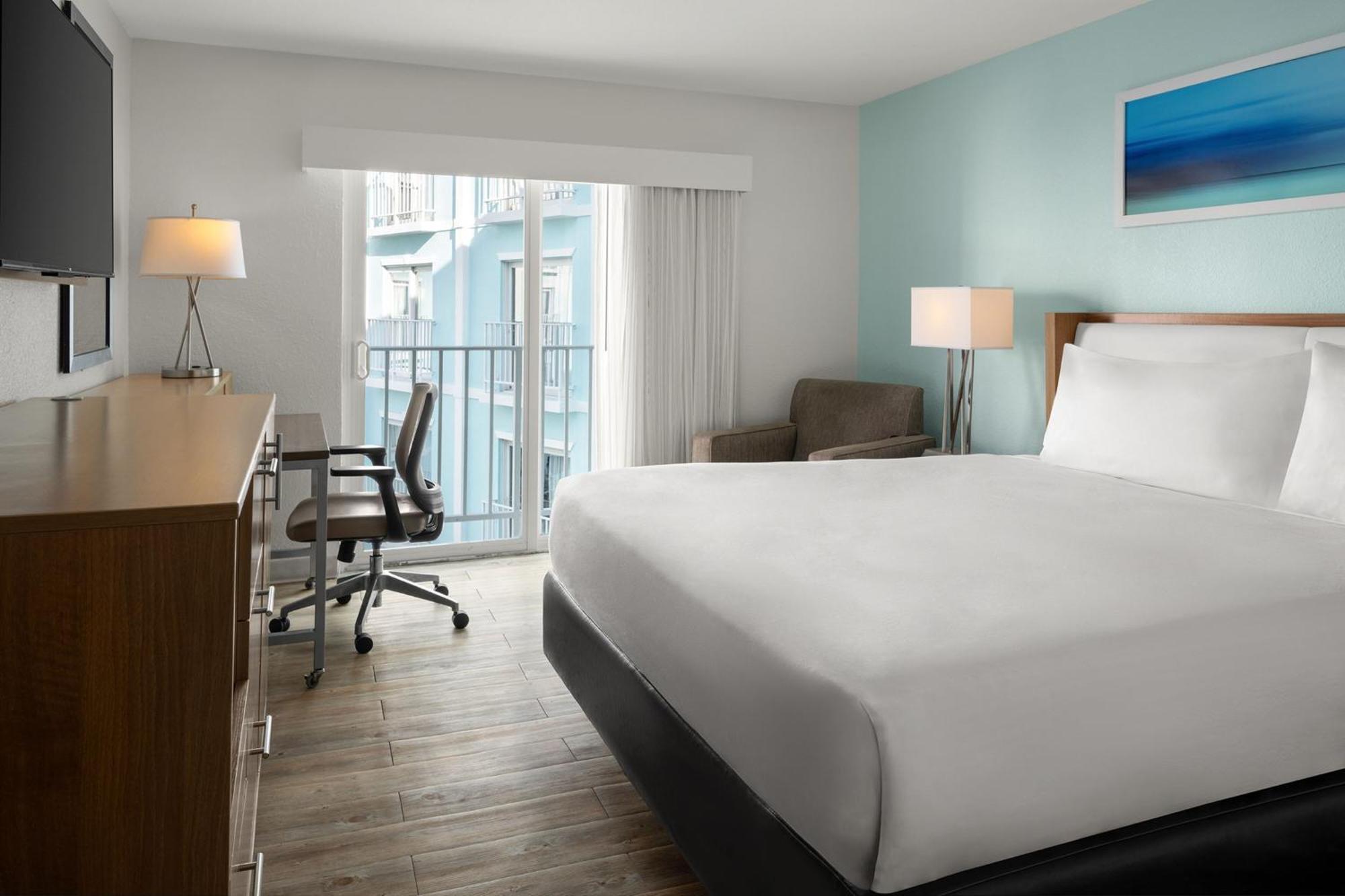 Courtyard By Marriott Nassau Downtown/Junkanoo Beach Exterior foto