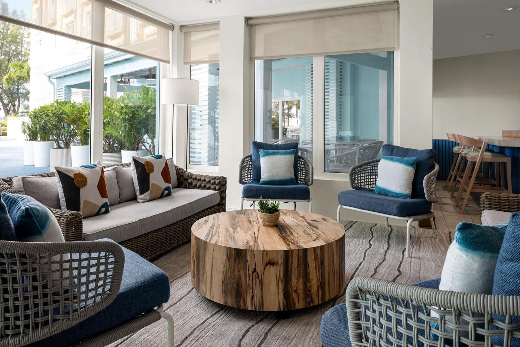 Courtyard By Marriott Nassau Downtown/Junkanoo Beach Exterior foto