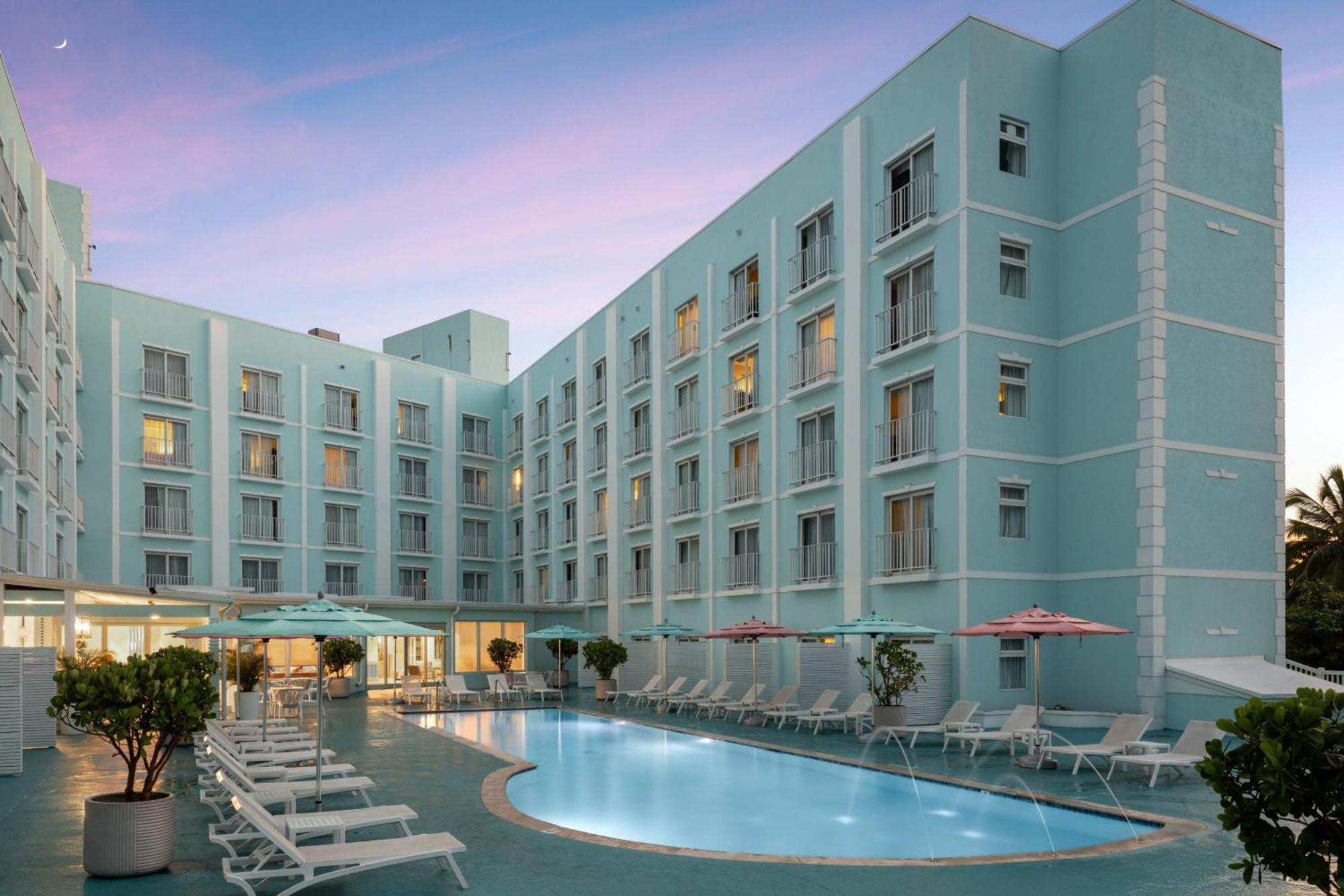 Courtyard By Marriott Nassau Downtown/Junkanoo Beach Exterior foto
